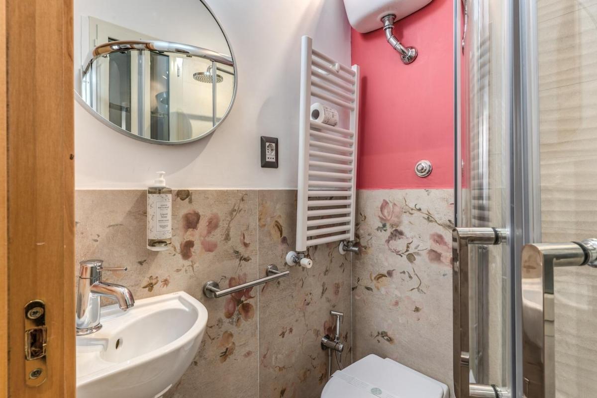 Style Apartment Julia 50 Mt From Colosseum المظهر الخارجي الصورة