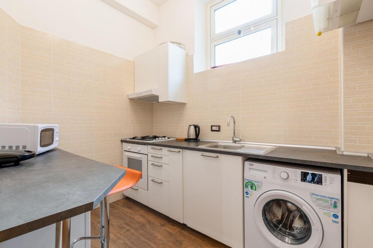 Style Apartment Julia 50 Mt From Colosseum المظهر الخارجي الصورة