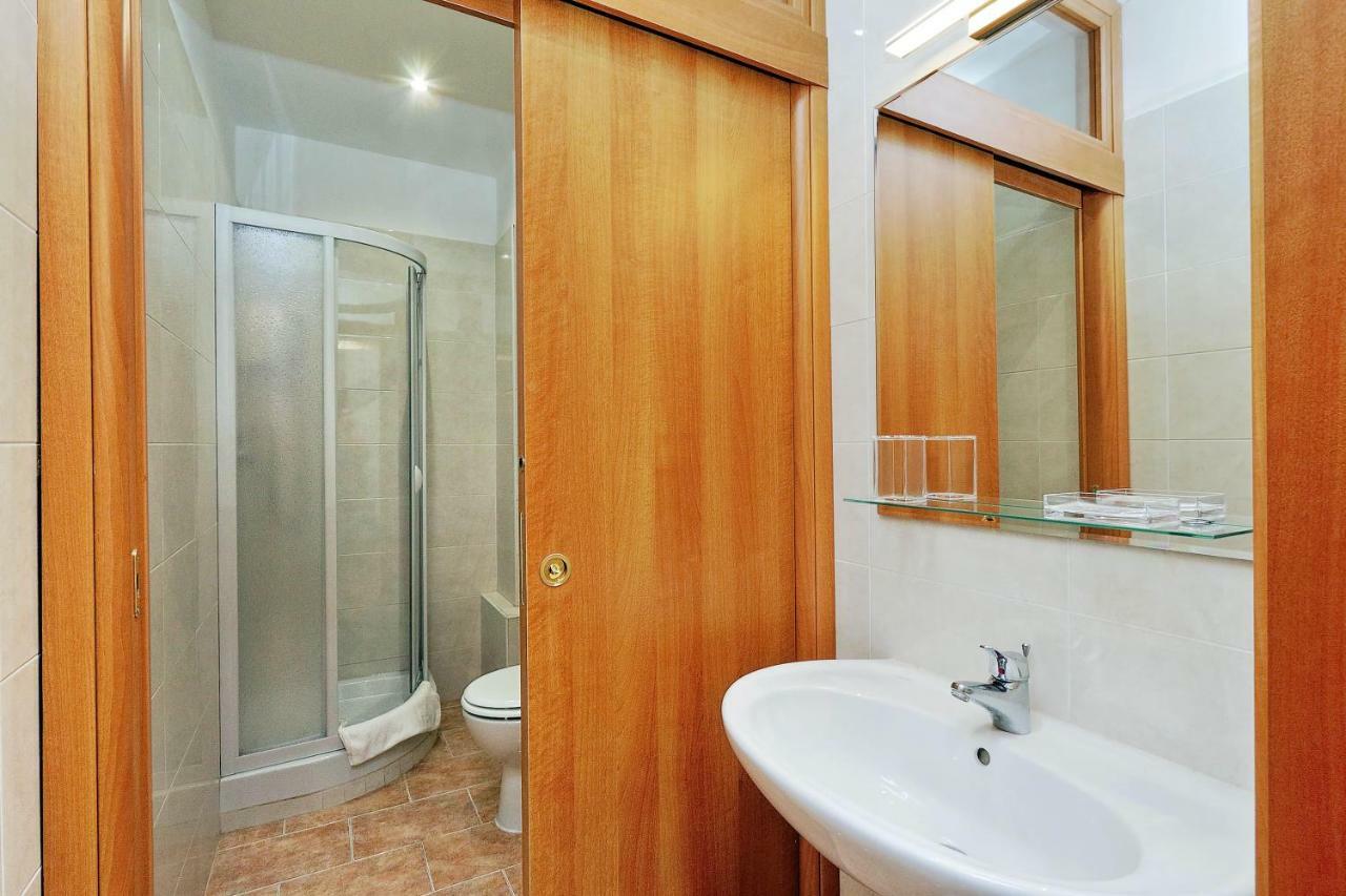 Style Apartment Julia 50 Mt From Colosseum المظهر الخارجي الصورة