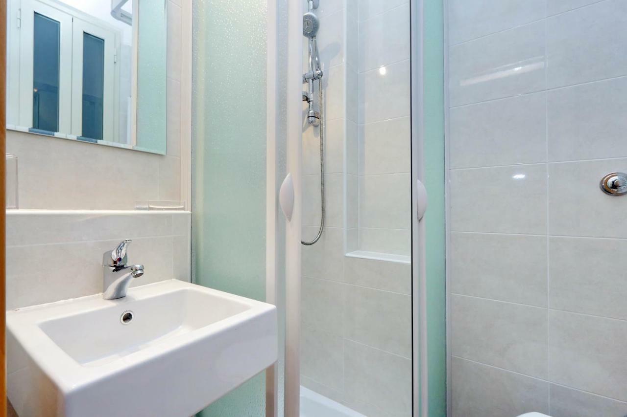 Style Apartment Julia 50 Mt From Colosseum المظهر الخارجي الصورة